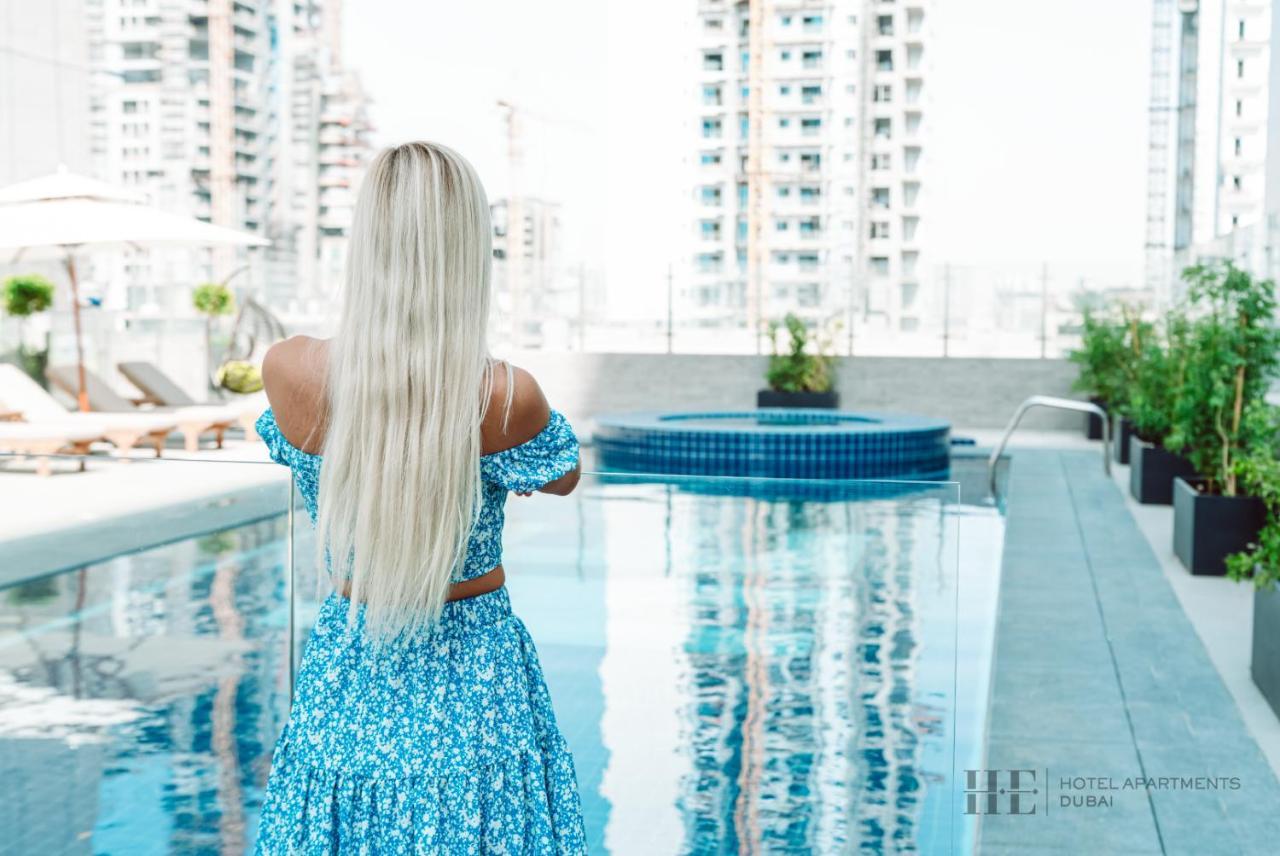 He Hotel Apartments Дубай Экстерьер фото A woman with long hair